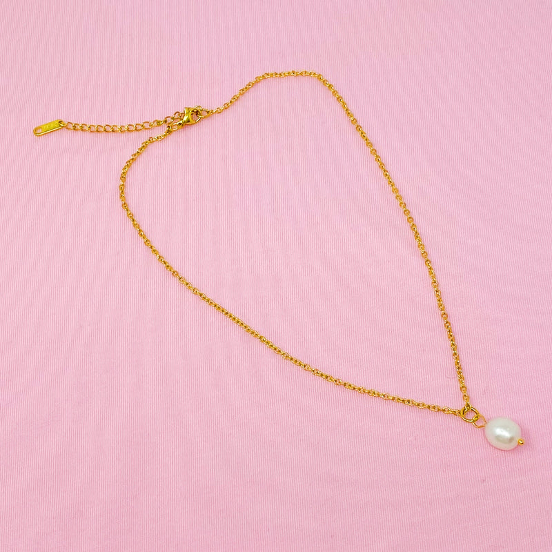 Singular Freshwater Pearl Necklace