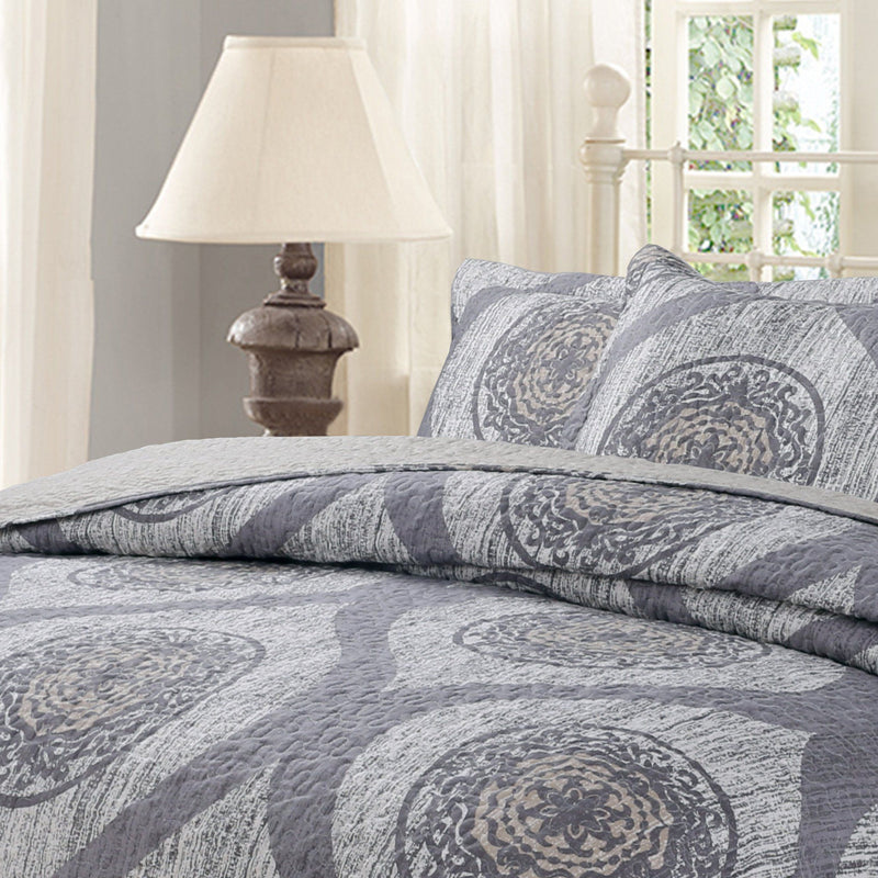 DaDa Bedding Classical Grey Mosaic Medallion Reversible Quilted Coverlet Bedspread Set (SD16299)
