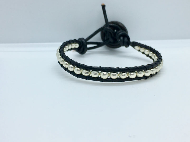 White pearl thin leather beaded bracelet