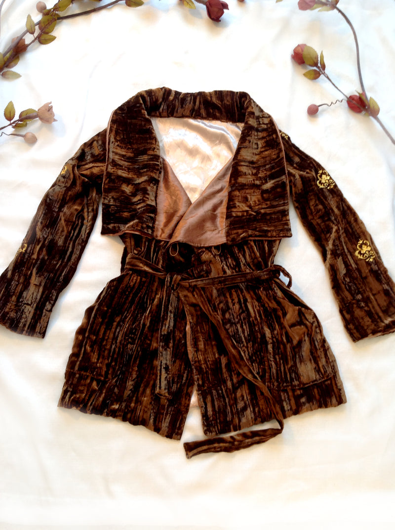 A wrinkled silk velvet jacket that looks like wood but flows like water