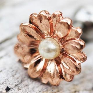 Rose Gold Sweat Pearl Daisy Cartilage Earring