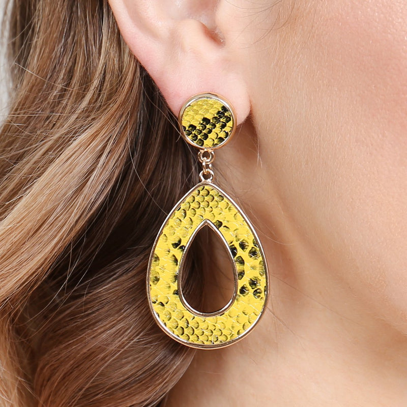 Hde2592 - Linked Pear-Shape Snake Skin Printed Dangle Post Earrings