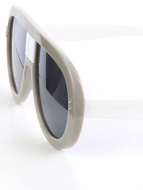 Curved & Chic Aviator Gray Sunglasses